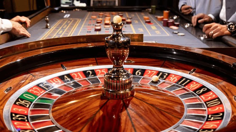 Akses meja dan slot dengan Free Play Pilihan permainan yang dapat diakses dengan Free Play